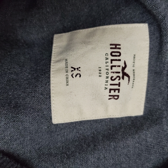 Hollister V neck button down cardigan. - Picture 3 of 4